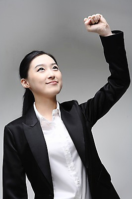 포토 JPG 스튜디오촬영 여자 포즈 비즈니스 모션 실내 한명 사람 동양인 정장 손짓 상반신 20대 성인 한국인 직장인 비즈니스우먼 결심 여자만 여자한명만 성인여자만 청년만 청년여자만 성인한명만 청년여자한명만 성인여자한명만 성인만 국내포토 직업 1 옷 컨셉 인종 청년 내부 파일형식