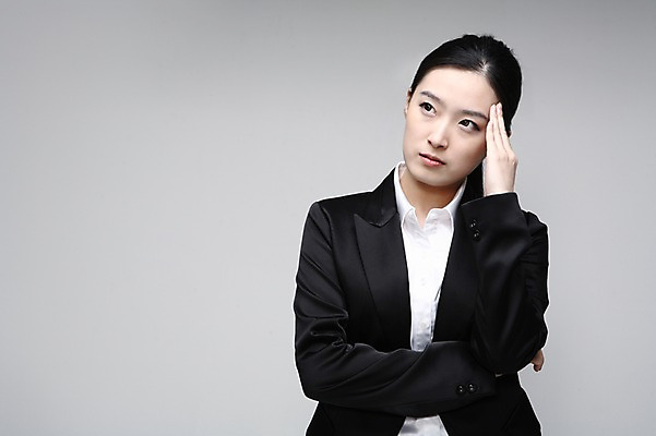 포토 JPG 스튜디오촬영 여자 포즈 생각 비즈니스 모션 실내 표정 한명 서기 사람 동양인 정장 손짓 상반신 20대 성인 한국인 직장인 비즈니스우먼 고민 여자만 여자한명만 성인여자만 청년만 청년여자만 성인한명만 청년여자한명만 성인여자한명만 성인만 국내포토 직업 1 옷 감정 인종 청년 내부 파일형식