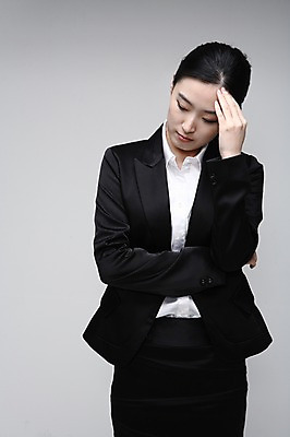 포토 JPG 스튜디오촬영 여자 포즈 생각 비즈니스 모션 실내 표정 한명 서기 사람 동양인 정장 손짓 상반신 20대 성인 한국인 직장인 비즈니스우먼 고민 여자만 여자한명만 성인여자만 청년만 청년여자만 성인한명만 청년여자한명만 성인여자한명만 성인만 국내포토 직업 1 옷 감정 인종 청년 내부 파일형식