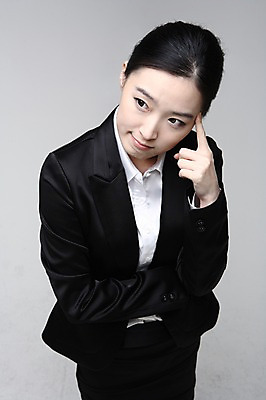 포토 JPG 스튜디오촬영 여자 포즈 생각 비즈니스 모션 실내 표정 한명 서기 사람 동양인 정장 손짓 상반신 20대 성인 한국인 직장인 비즈니스우먼 고민 여자만 여자한명만 성인여자만 청년만 청년여자만 성인한명만 청년여자한명만 성인여자한명만 성인만 국내포토 직업 1 옷 감정 인종 청년 내부 파일형식