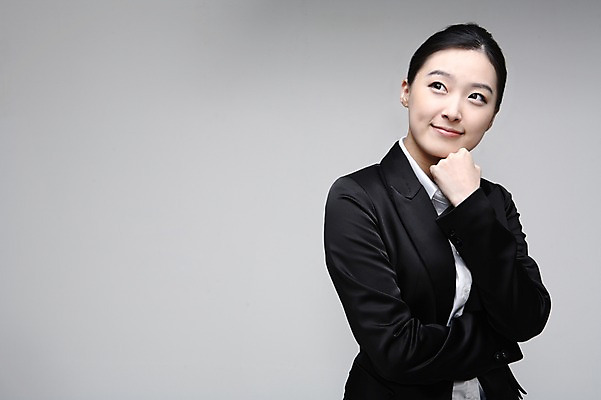 포토 JPG 스튜디오촬영 응시 여자 포즈 생각 비즈니스 모션 실내 표정 한명 사람 동양인 정장 상반신 20대 성인 한국인 직장인 비즈니스우먼 여자만 여자한명만 성인여자만 청년만 청년여자만 성인한명만 청년여자한명만 성인여자한명만 성인만 국내포토 직업 1 시선 옷 인종 청년 내부 파일형식
