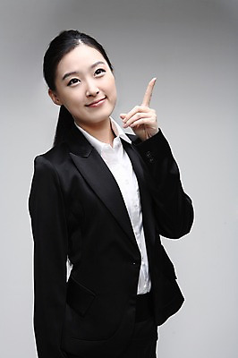 포토 JPG 스튜디오촬영 여자 포즈 비즈니스 모션 실내 한명 서기 사람 동양인 정장 손짓 상반신 20대 성인 한국인 직장인 비즈니스우먼 여자만 여자한명만 성인여자만 청년만 청년여자만 성인한명만 청년여자한명만 성인여자한명만 성인만 국내포토 직업 1 옷 인종 청년 내부 파일형식