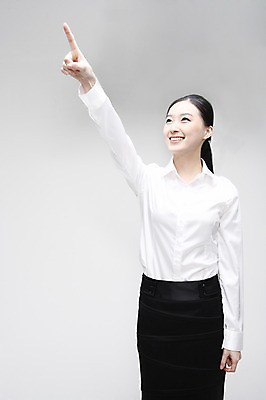포토 JPG 스튜디오촬영 여자 포즈 비즈니스 모션 실내 한명 서기 미소 웃음 사람 동양인 정장 손짓 상반신 20대 성인 한국인 가리킴 직장인 비즈니스우먼 여자만 여자한명만 성인여자만 청년만 청년여자만 성인한명만 청년여자한명만 성인여자한명만 성인만 국내포토 직업 1 옷 표정 인종 청년 내부 파일형식