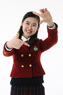 포토 JPG 스튜디오촬영 학생 여학생 여자 교복 포즈 모션 청소년 고등학생 실내 한명 서기 미소 웃음 사람 동양인 손짓 상반신 성인 10대 한국인 수험생 여자만 여자한명만 국내포토 1 옷 표정 인종 내부 파일형식