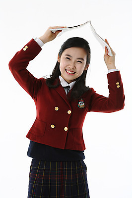 포토 JPG 스튜디오촬영 학생 여학생 여자 교복 포즈 모션 청소년 고등학생 실내 한명 서기 미소 웃음 들기 사람 동양인 상반신 성인 10대 책 한국인 수험생 여자만 여자한명만 국내포토 1 옷 표정 인종 내부 파일형식