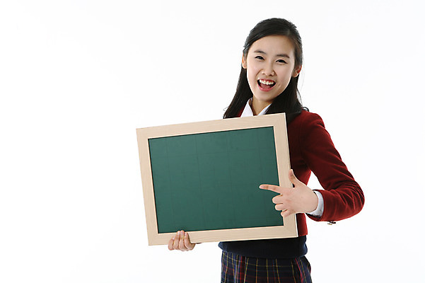 포토 JPG 스튜디오촬영 학생 여학생 여자 교복 포즈 모션 청소년 고등학생 안내 실내 한명 서기 미소 웃음 사람 동양인 손짓 상반신 성인 10대 칠판 한국인 가리킴 알림 수험생 여자만 여자한명만 국내포토 1 옷 표정 인종 내부 파일형식