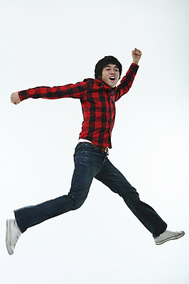 포토 JPG 스튜디오촬영 전신 남자 대학생 포즈 모션 실내 한명 미소 웃음 사람 동양인 20대 성인 달리기 점프 한국인 남자만 남자한명만 성인남자만 청년만 청년남자만 청년남자한명만 성인한명만 성인남자한명만 성인만 국내포토 1 학생 표정 인종 청년 내부 파일형식