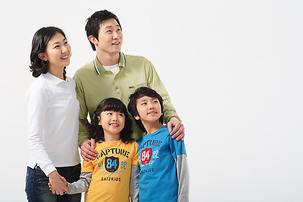 포토 JPG 스튜디오촬영 여자 남자 딸 아들 초등학생 어린이 포즈 가족 모션 엄마 실내 미소 웃음 사람 동양인 소녀 소년 여러명 상반신 성인 30대 화목 다정 한국인 국내포토 학생 다수 컨셉 관계 표정 인종 내부 장년 파일형식
