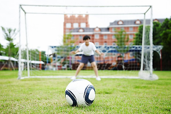 포토 JPG 전신 서양인 외국인 해외기획촬영 학생 어린이교육 교육 남자 초등학생 어린이 2010년태국 축구공 공 학교 수업 초등학교 초등교육 한명 서기 사람 소년 잔디 야외 운동 스쿨라이프 축구 운동장 수비 골대 체육시간 축구골대 골키퍼 남자만 남자한명만 어린이만 소년만 소년한명만 국내포토 식물 1 라이프스타일 축구용품 스포츠시설 모션 운동선수 건강 인종 구기 공간 파일형식