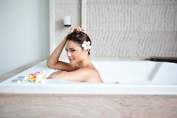 포토 JPG 서양인 외국인 해외기획촬영 여자 꽃잎 꽃 2010년태국 포즈 휴식 욕조 실내 건강 한명 사람 20대 성인 취미 라이프 옆모습 뷰티 스파 목욕 의료성형뷰티 여자만 여자한명만 성인여자만 청년만 청년여자만 성인한명만 청년여자한명만 성인여자한명만 성인만 프랜지파니 국내포토 식물 1 뷰포인트 컨셉 인종 청년 내부 생활 청결 파일형식