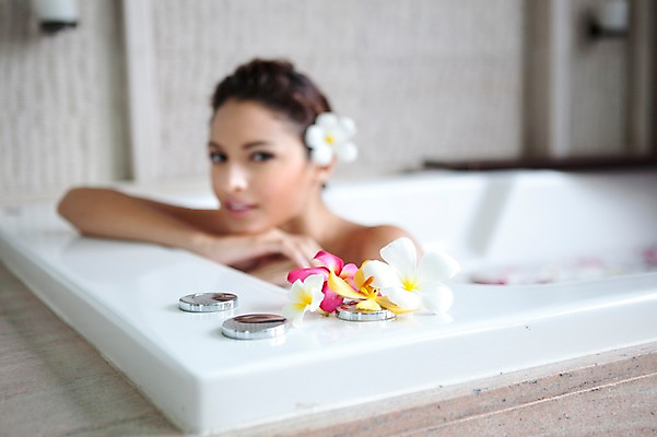 포토 JPG 서양인 외국인 해외기획촬영 여자 꽃잎 꽃 2010년태국 포즈 휴식 욕조 실내 건강 한명 사람 20대 성인 취미 라이프 뷰티 스파 목욕 의료성형뷰티 여자만 여자한명만 성인여자만 청년만 청년여자만 성인한명만 청년여자한명만 성인여자한명만 성인만 프랜지파니 국내포토 식물 1 컨셉 인종 청년 내부 생활 청결 파일형식