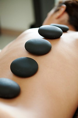 포토 JPG 서양인 외국인 해외기획촬영 손 여자 2010년태국 엎드리기 포즈 휴식 실내 건강 한명 사람 상반신 20대 성인 취미 라이프 신체부위 하이앵글 뷰티 돌_바위 조약돌 등 마사지 전신마사지 마사지용품 의료성형뷰티 청년만 성인한명만 성인만 국내포토 1 뷰포인트 컨셉 모션 인종 청년 내부 생활 오브젝트 파일형식