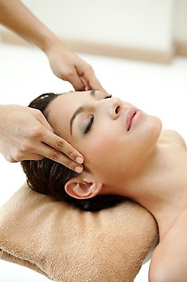 포토 JPG 서양인 외국인 해외기획촬영 손 여자 얼굴 2010년태국 포즈 휴식 실내 건강 사람 동양인 손짓 상반신 20대 성인 취미 두명 라이프 신체부위 눕기 뷰티 눈감음 마사지 마사지사 경락마사지 의료성형뷰티 청년만 성인만 국내포토 직업 컨셉 모션 인종 청년 내부 생활 파일형식