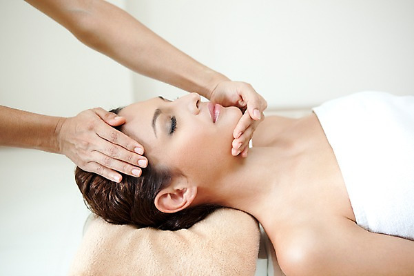 포토 JPG 서양인 외국인 해외기획촬영 손 여자 얼굴 2010년태국 포즈 휴식 실내 건강 사람 동양인 손짓 상반신 20대 성인 취미 두명 라이프 신체부위 수건 눕기 뷰티 눈감음 마사지 마사지사 경락마사지 의료성형뷰티 청년만 성인만 국내포토 직업 컨셉 모션 인종 청년 내부 생활 위생용품 파일형식