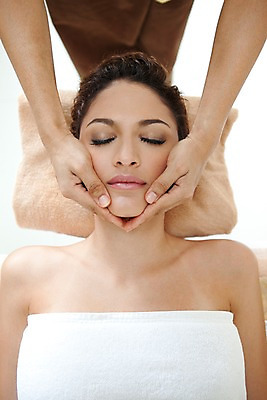 포토 JPG 서양인 외국인 해외기획촬영 손 여자 얼굴 2010년태국 포즈 휴식 실내 건강 사람 동양인 손짓 상반신 20대 성인 취미 두명 라이프 신체부위 수건 눕기 뷰티 눈감음 마사지 마사지사 경락마사지 의료성형뷰티 청년만 성인만 국내포토 직업 컨셉 모션 인종 청년 내부 생활 위생용품 파일형식