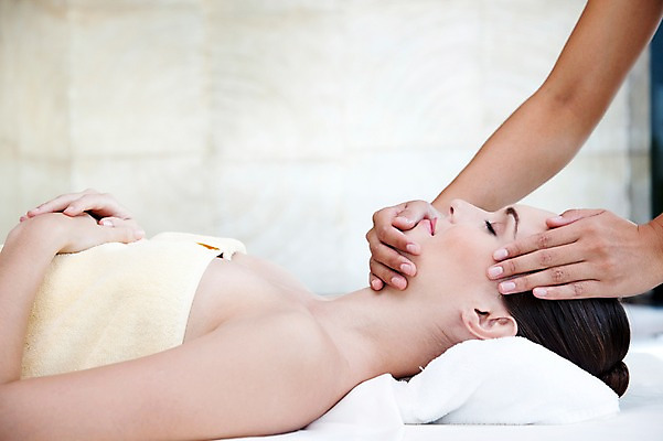 포토 JPG 서양인 외국인 해외기획촬영 손 여자 얼굴 2010년태국 포즈 휴식 실내 건강 사람 동양인 손짓 상반신 20대 성인 취미 두명 라이프 신체부위 수건 눕기 뷰티 눈감음 마사지 마사지사 경락마사지 의료성형뷰티 청년만 성인만 국내포토 직업 컨셉 모션 인종 청년 내부 생활 위생용품 파일형식