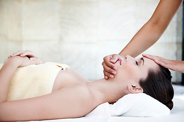 포토 JPG 서양인 외국인 해외기획촬영 손 여자 얼굴 2010년태국 포즈 휴식 실내 건강 사람 동양인 손짓 상반신 20대 성인 취미 두명 라이프 신체부위 수건 눕기 뷰티 눈감음 마사지 마사지사 경락마사지 의료성형뷰티 청년만 성인만 국내포토 직업 컨셉 모션 인종 청년 내부 생활 위생용품 파일형식