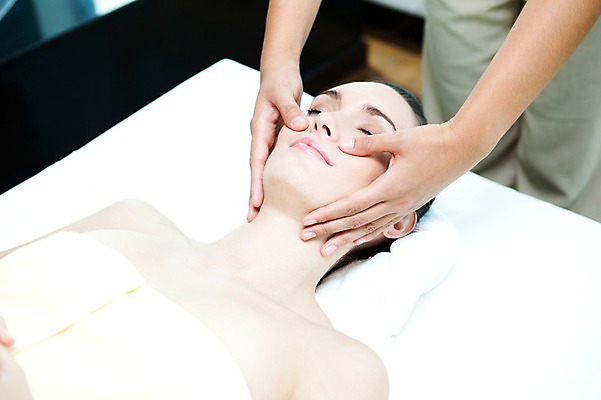 포토 JPG 서양인 외국인 해외기획촬영 손 여자 얼굴 2010년태국 포즈 휴식 실내 건강 사람 동양인 손짓 상반신 20대 성인 취미 두명 라이프 신체부위 수건 눕기 뷰티 눈감음 마사지 마사지사 경락마사지 의료성형뷰티 청년만 성인만 국내포토 직업 컨셉 모션 인종 청년 내부 생활 위생용품 파일형식