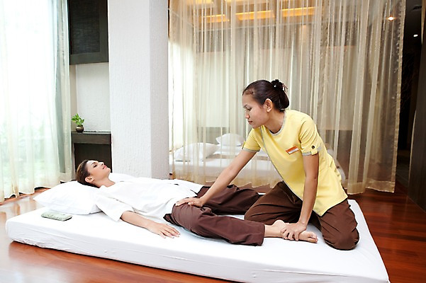 포토 JPG 전신 서양인 외국인 해외기획촬영 여자 2010년태국 포즈 쿠션 베개 휴식 실내 건강 사람 동양인 손짓 20대 성인 취미 두명 라이프 눕기 뷰티 눈감음 마사지 커튼 지압 마사지사 타이마사지 의료성형뷰티 여자만 성인여자만 청년만 청년여자만 성인만 국내포토 직업 컨셉 침구 모션 인종 청년 내부 생활 파일형식