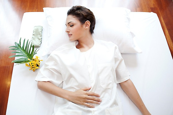 포토 JPG 서양인 외국인 해외기획촬영 여자 꽃 2010년태국 포즈 쿠션 잎 베개 휴식 실내 건강 한명 사람 상반신 20대 성인 취미 라이프 하이앵글 눕기 뷰티 눈감음 마사지 지압 타이마사지 의료성형뷰티 여자만 여자한명만 성인여자만 청년만 청년여자만 성인한명만 청년여자한명만 성인여자한명만 성인만 국내포토 식물 1 뷰포인트 컨셉 침구 모션 인종 청년 내부 생활 파일형식