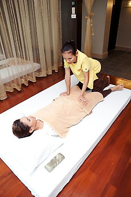 포토 JPG 전신 서양인 외국인 해외기획촬영 여자 2010년태국 포즈 쿠션 베개 휴식 실내 건강 사람 동양인 손짓 20대 성인 취미 두명 라이프 수건 눕기 뷰티 마사지 커튼 지압 마사지사 타이마사지 의료성형뷰티 여자만 성인여자만 청년만 청년여자만 성인만 국내포토 직업 컨셉 침구 모션 인종 청년 내부 생활 위생용품 파일형식