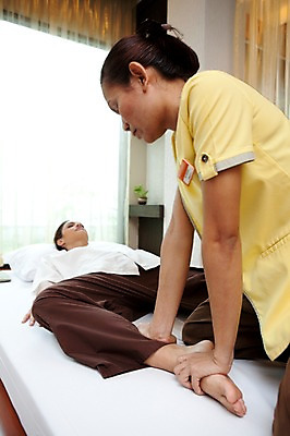 포토 JPG 전신 서양인 외국인 해외기획촬영 여자 2010년태국 포즈 쿠션 베개 휴식 실내 건강 사람 동양인 손짓 20대 성인 취미 두명 라이프 눕기 뷰티 마사지 커튼 지압 마사지사 타이마사지 의료성형뷰티 여자만 성인여자만 청년만 청년여자만 성인만 국내포토 직업 컨셉 침구 모션 인종 청년 내부 생활 파일형식