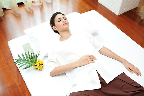 포토 JPG 서양인 외국인 해외기획촬영 여자 2010년태국 포즈 쿠션 베개 휴식 실내 건강 한명 사람 상반신 20대 성인 취미 라이프 눕기 뷰티 눈감음 마사지 타이마사지 의료성형뷰티 여자만 여자한명만 성인여자만 청년만 청년여자만 성인한명만 청년여자한명만 성인여자한명만 성인만 국내포토 1 컨셉 침구 모션 인종 청년 내부 생활 파일형식