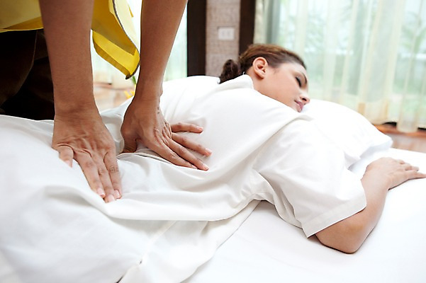 포토 JPG 서양인 외국인 해외기획촬영 여자 2010년태국 엎드리기 포즈 쿠션 베개 휴식 실내 건강 사람 동양인 손짓 상반신 20대 성인 취미 두명 라이프 뷰티 눈감음 마사지 커튼 지압 마사지사 타이마사지 의료성형뷰티 여자만 성인여자만 청년만 청년여자만 성인만 국내포토 직업 컨셉 침구 모션 인종 청년 내부 생활 파일형식