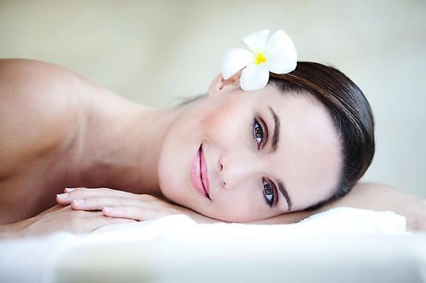 포토 JPG 서양인 외국인 백인 해외기획촬영 여자 꽃잎 꽃 2010년태국 엎드리기 포즈 휴식 실내 건강 한명 미소 웃음 사람 20대 성인 취미 라이프 뷰티 마사지 전신마사지 의료성형뷰티 여자만 여자한명만 성인여자만 청년만 청년여자만 성인한명만 청년여자한명만 성인여자한명만 성인만 국내포토 식물 1 컨셉 모션 표정 인종 청년 내부 생활 파일형식