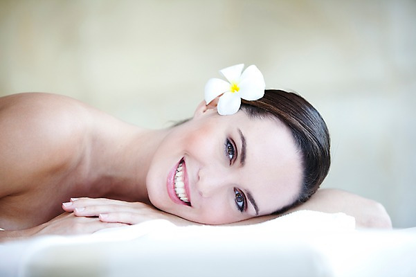 포토 JPG 서양인 외국인 백인 해외기획촬영 여자 꽃잎 꽃 2010년태국 엎드리기 포즈 휴식 실내 건강 한명 미소 웃음 사람 20대 성인 취미 라이프 뷰티 마사지 전신마사지 의료성형뷰티 여자만 여자한명만 성인여자만 청년만 청년여자만 성인한명만 청년여자한명만 성인여자한명만 성인만 국내포토 식물 1 컨셉 모션 표정 인종 청년 내부 생활 파일형식