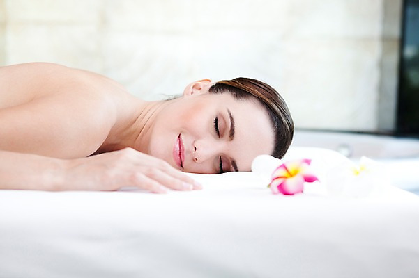 포토 JPG 서양인 외국인 백인 해외기획촬영 여자 꽃잎 꽃 2010년태국 엎드리기 포즈 휴식 실내 건강 한명 사람 20대 성인 취미 라이프 뷰티 눈감음 마사지 전신마사지 의료성형뷰티 여자만 여자한명만 성인여자만 청년만 청년여자만 성인한명만 청년여자한명만 성인여자한명만 성인만 국내포토 식물 1 컨셉 모션 인종 청년 내부 생활 파일형식