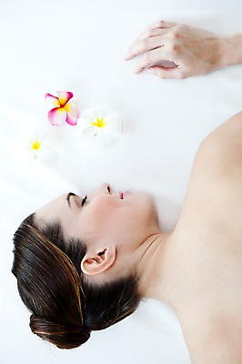 포토 JPG 서양인 외국인 백인 해외기획촬영 여자 꽃잎 꽃 2010년태국 엎드리기 포즈 휴식 실내 건강 한명 사람 20대 성인 취미 라이프 하이앵글 뷰티 눈감음 마사지 전신마사지 의료성형뷰티 여자만 여자한명만 성인여자만 청년만 청년여자만 성인한명만 청년여자한명만 성인여자한명만 성인만 국내포토 식물 1 뷰포인트 컨셉 모션 인종 청년 내부 생활 파일형식