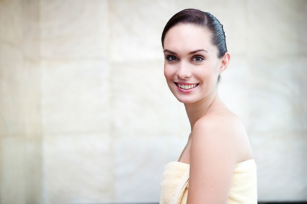 포토 JPG 서양인 외국인 백인 해외기획촬영 여자 2010년태국 포즈 휴식 실내 건강 한명 미소 웃음 사람 앉기 20대 성인 취미 라이프 수건 뷰티 마사지 전신마사지 의료성형뷰티 여자만 여자한명만 성인여자만 청년만 청년여자만 성인한명만 청년여자한명만 성인여자한명만 성인만 국내포토 1 컨셉 모션 표정 인종 청년 내부 생활 위생용품 파일형식