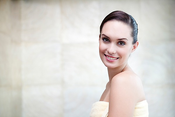 포토 JPG 서양인 외국인 백인 해외기획촬영 여자 2010년태국 포즈 휴식 실내 건강 한명 미소 웃음 사람 앉기 20대 성인 취미 라이프 수건 뷰티 마사지 전신마사지 의료성형뷰티 여자만 여자한명만 성인여자만 청년만 청년여자만 성인한명만 청년여자한명만 성인여자한명만 성인만 국내포토 1 컨셉 모션 표정 인종 청년 내부 생활 위생용품 파일형식