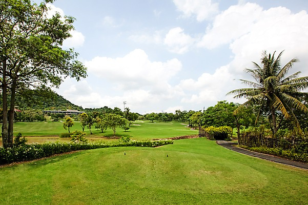 포토 JPG 주간 나무 식물 구름 해외기획촬영 2010년태국 스포츠 골프 스포츠시설 골프장 태국 필드 하늘 레저 풍경 잔디 사람없음 야외 초록색 레포츠 국내포토 자연요소 아시아 컬러 구기 시설 파일형식