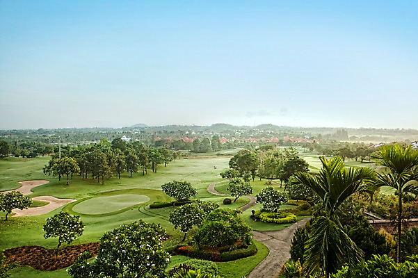 포토 JPG 주간 나무 식물 해외기획촬영 2010년태국 스포츠 골프 스포츠시설 골프장 태국 필드 하늘 레저 풍경 잔디 사람없음 야외 초록색 레포츠 코스 국내포토 자연요소 아시아 컬러 구기 시설 파일형식