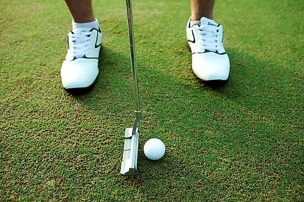 포토 JPG 주간 해외기획촬영 남자 2010년태국 스포츠용품 스포츠 포즈 골프 공 스포츠시설 모션 발 골프장 필드 레저 골프공 골프용품 골프클럽 한명 사람 동양인 잔디 성인 야외 신체부위 초록색 레포츠 구기 골프채 한국인 골퍼 샷 남자만 남자한명만 성인남자만 성인만 국내포토 자연요소 식물 1 컬러 자세 운동선수 인종 오브젝트 시설 파일형식