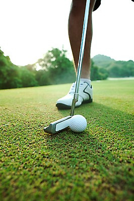 포토 JPG 주간 나무 식물 해외기획촬영 남자 2010년태국 스포츠용품 스포츠 포즈 골프 공 스포츠시설 모션 발 골프장 필드 레저 골프공 골프용품 골프클럽 한명 사람 동양인 잔디 성인 야외 신체부위 초록색 레포츠 구기 골프채 한국인 하반신 골퍼 샷 남자만 남자한명만 성인남자만 성인만 국내포토 자연요소 1 컬러 자세 운동선수 인종 오브젝트 시설 파일형식