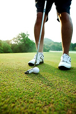 포토 JPG 주간 나무 식물 해외기획촬영 남자 2010년태국 스포츠용품 스포츠 포즈 골프 공 스포츠시설 모션 골프장 필드 레저 골프공 골프용품 골프클럽 한명 사람 동양인 잔디 성인 야외 초록색 레포츠 구기 골프채 한국인 하반신 골퍼 샷 남자만 남자한명만 성인남자만 성인만 국내포토 자연요소 1 컬러 자세 운동선수 인종 오브젝트 시설 파일형식