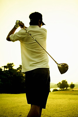 포토 JPG 주간 나무 식물 해외기획촬영 남자 2010년태국 스포츠용품 스포츠 포즈 골프 스포츠시설 모션 골프장 필드 하늘 레저 골프용품 골프클럽 한명 들기 사람 동양인 잔디 20대 성인 야외 뒷모습 초록색 레포츠 구기 골프채 한국인 골퍼 스윙 샷 남자만 남자한명만 성인남자만 청년만 청년남자만 청년남자한명만 성인한명만 성인남자한명만 성인만 국내포토 자연요소 1 뷰포인트 컬러 자세 운동선수 인종 청년 오브젝트 시설 파일형식