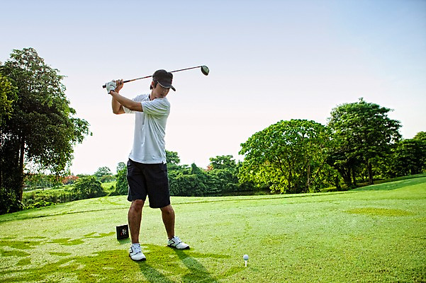 포토 JPG 주간 전신 나무 식물 해외기획촬영 남자 2010년태국 스포츠용품 스포츠 포즈 골프 공 스포츠시설 모션 골프장 필드 하늘 레저 골프공 골프용품 골프클럽 한명 들기 사람 동양인 잔디 20대 성인 야외 초록색 레포츠 구기 골프채 한국인 골퍼 스윙 샷 남자만 남자한명만 성인남자만 청년만 청년남자만 청년남자한명만 성인한명만 성인남자한명만 성인만 국내포토 자연요소 1 컬러 자세 운동선수 인종 청년 오브젝트 시설 파일형식