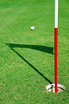 포토 JPG 주간 해외기획촬영 2010년태국 스포츠용품 스포츠 골프 공 스포츠시설 골프장 필드 레저 골프공 골프용품 그림자 잔디 사람없음 야외 초록색 레포츠 구기 깃대 홀컵 국내포토 자연요소 식물 컬러 오브젝트 시설 파일형식