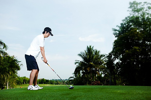 포토 JPG 주간 전신 나무 식물 해외기획촬영 남자 2010년태국 스포츠용품 스포츠 포즈 골프 공 스포츠시설 모션 골프장 필드 하늘 레저 골프공 골프용품 골프클럽 한명 들기 사람 동양인 잔디 20대 성인 야외 옆모습 초록색 레포츠 구기 골프채 한국인 골퍼 샷 남자만 남자한명만 성인남자만 청년만 청년남자만 청년남자한명만 성인한명만 성인남자한명만 성인만 국내포토 자연요소 1 뷰포인트 컬러 자세 운동선수 인종 청년 오브젝트 시설 파일형식