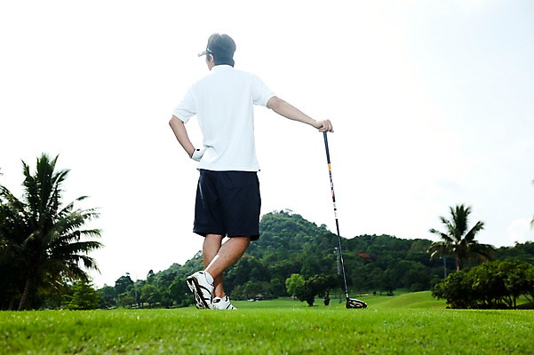 포토 JPG 주간 전신 나무 식물 해외기획촬영 남자 2010년태국 스포츠용품 스포츠 포즈 골프 스포츠시설 모션 골프장 필드 하늘 레저 골프용품 골프클럽 한명 서기 들기 사람 동양인 잔디 20대 성인 야외 뒷모습 초록색 레포츠 구기 골프채 한국인 골퍼 골프장갑 남자만 남자한명만 성인남자만 청년만 청년남자만 청년남자한명만 성인한명만 성인남자한명만 성인만 국내포토 자연요소 1 뷰포인트 컬러 장갑 운동선수 인종 청년 오브젝트 시설 파일형식