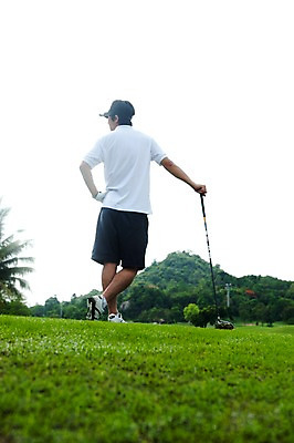 포토 JPG 주간 전신 나무 식물 해외기획촬영 남자 2010년태국 스포츠용품 스포츠 포즈 골프 스포츠시설 모션 골프장 필드 하늘 레저 골프용품 골프클럽 한명 서기 들기 사람 동양인 잔디 20대 성인 야외 뒷모습 초록색 레포츠 구기 골프채 한국인 골퍼 골프장갑 남자만 남자한명만 성인남자만 청년만 청년남자만 청년남자한명만 성인한명만 성인남자한명만 성인만 국내포토 자연요소 1 뷰포인트 컬러 장갑 운동선수 인종 청년 오브젝트 시설 파일형식