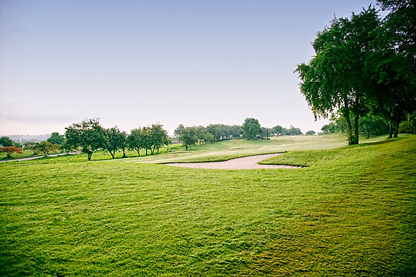 포토 JPG 주간 나무 식물 해외기획촬영 2010년태국 스포츠 골프 스포츠시설 골프장 태국 필드 하늘 레저 풍경 잔디 사람없음 야외 초록색 레포츠 국내포토 자연요소 아시아 컬러 구기 시설 파일형식