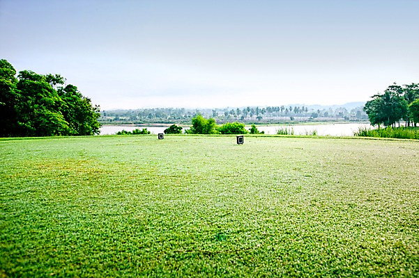 포토 JPG 주간 나무 식물 해외기획촬영 해외 2010년태국 스포츠 골프 스포츠시설 골프장 태국 필드 하늘 레저 풍경 잔디 사람없음 야외 초록색 레포츠 국내포토 자연요소 아시아 컬러 구기 시설 파일형식