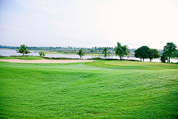 포토 JPG 주간 나무 식물 해외기획촬영 해외 호수 2010년태국 스포츠 골프 스포츠시설 골프장 태국 필드 하늘 레저 풍경 잔디 사람없음 야외 초록색 레포츠 국내포토 자연요소 아시아 컬러 구기 시설 파일형식