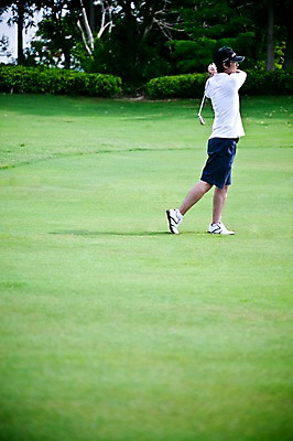 포토 JPG 주간 전신 나무 식물 해외기획촬영 해외 남자 2010년태국 스포츠용품 스포츠 포즈 골프 스포츠시설 모션 골프장 필드 레저 골프용품 골프클럽 한명 들기 사람 동양인 잔디 20대 성인 야외 초록색 레포츠 구기 골프채 한국인 골퍼 스윙 남자만 남자한명만 성인남자만 청년만 청년남자만 청년남자한명만 성인한명만 성인남자한명만 성인만 국내포토 자연요소 1 컬러 운동선수 인종 청년 오브젝트 시설 파일형식