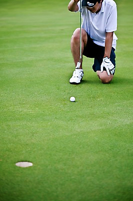 포토 JPG 주간 전신 해외기획촬영 해외 남자 2010년태국 스포츠용품 스포츠 포즈 골프 공 스포츠시설 모션 골프장 필드 레저 골프공 골프용품 골프클럽 한명 들기 사람 앉기 동양인 잔디 20대 성인 야외 초록색 레포츠 구기 골프채 한국인 골퍼 골프장갑 남자만 남자한명만 성인남자만 청년만 청년남자만 청년남자한명만 성인한명만 성인남자한명만 성인만 국내포토 자연요소 식물 1 컬러 장갑 운동선수 인종 청년 오브젝트 시설 파일형식